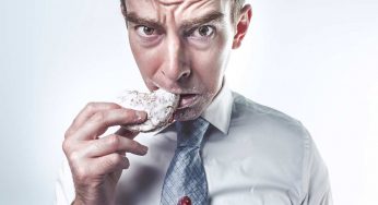 Attacchi di fame nervosa: cosa mangiare per non ingrassare in questi casi
