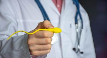 Gli uomini sono sempre meno fertili: cosa sta uccidendo i loro spermatozoi?