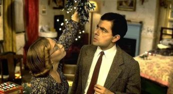 Natale, perché ci si bacia sotto al vischio: da dove nasce la leggenda