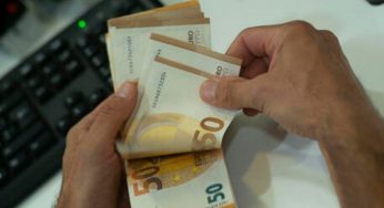 Bonifico, quanto si può regalare al proprio figlio senza ‘allarmare’ il Fisco